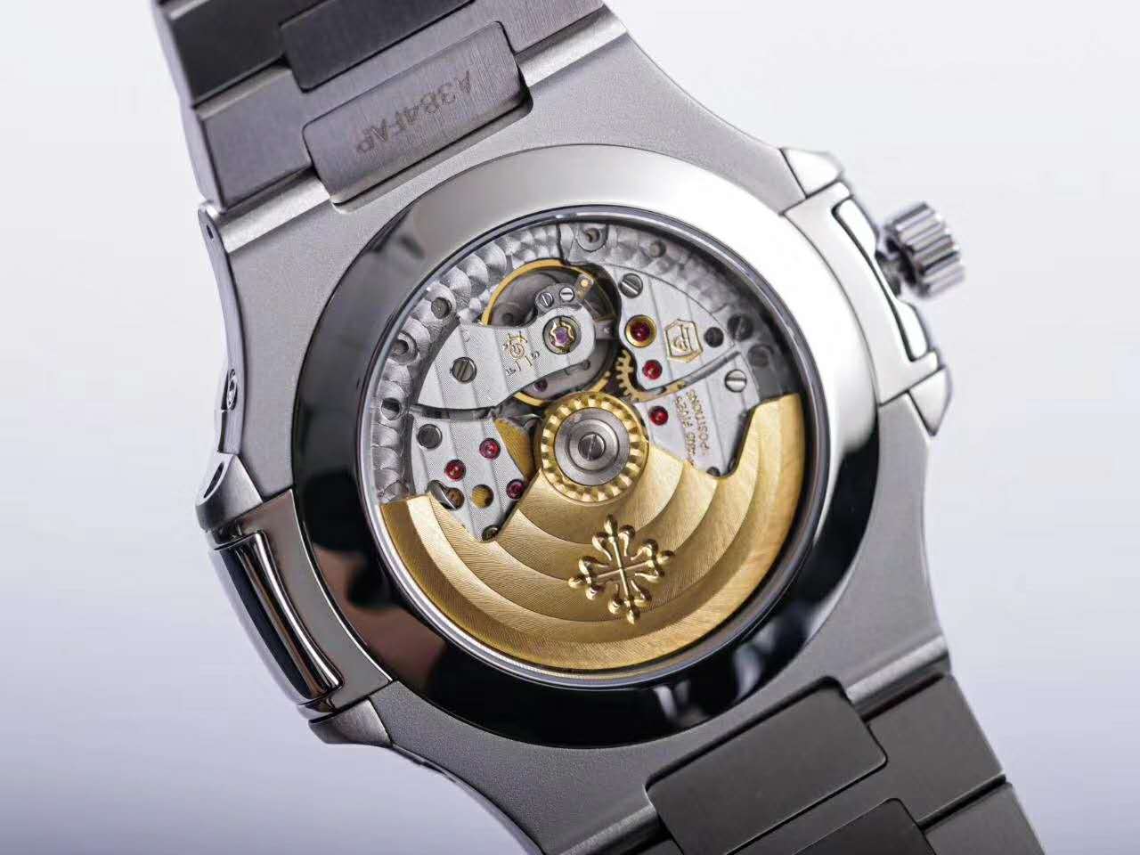 Nautilus 5726/1A-010 White Dial in Steel