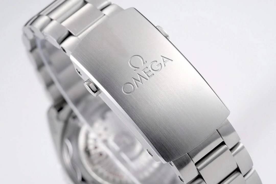 Planet Ocean 600M 0me*ga Co-Axial Master Chronometer 43.5mm Black Dial Ref 215.30.44.21.01.001