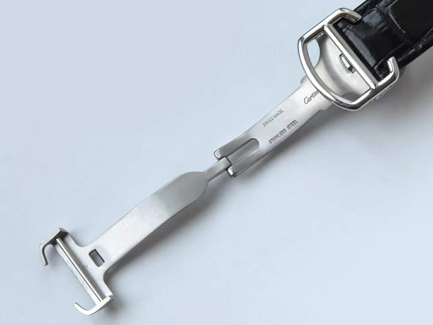 Ballon Bleu de Ca*t1er 42mm D1am0nd Paved Dial in Steel