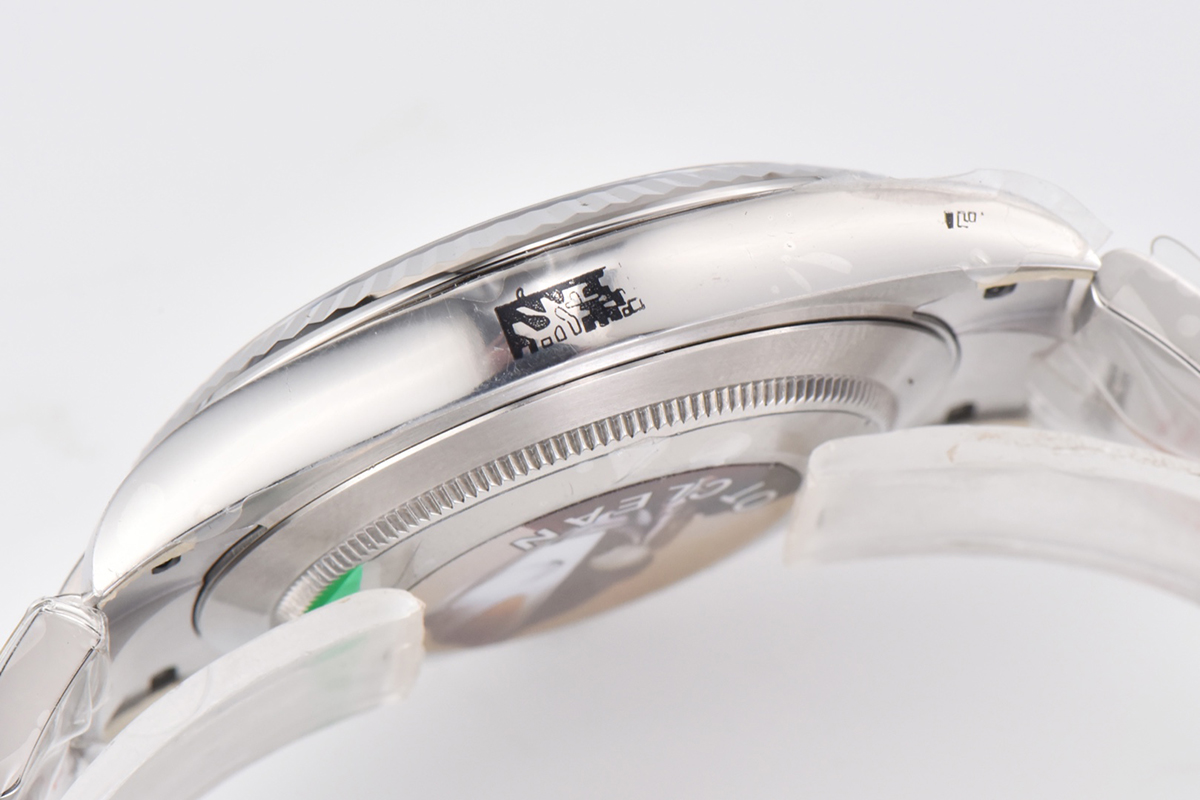 Datejust 41 126334 Bright Black Dial Stick Markers on Oyster Bracelet